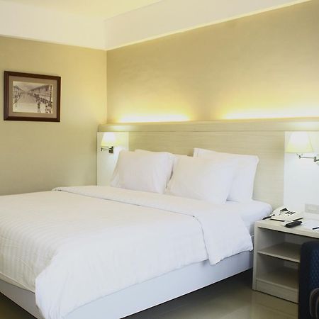 Hotel Sandjaja Палембанг Экстерьер фото